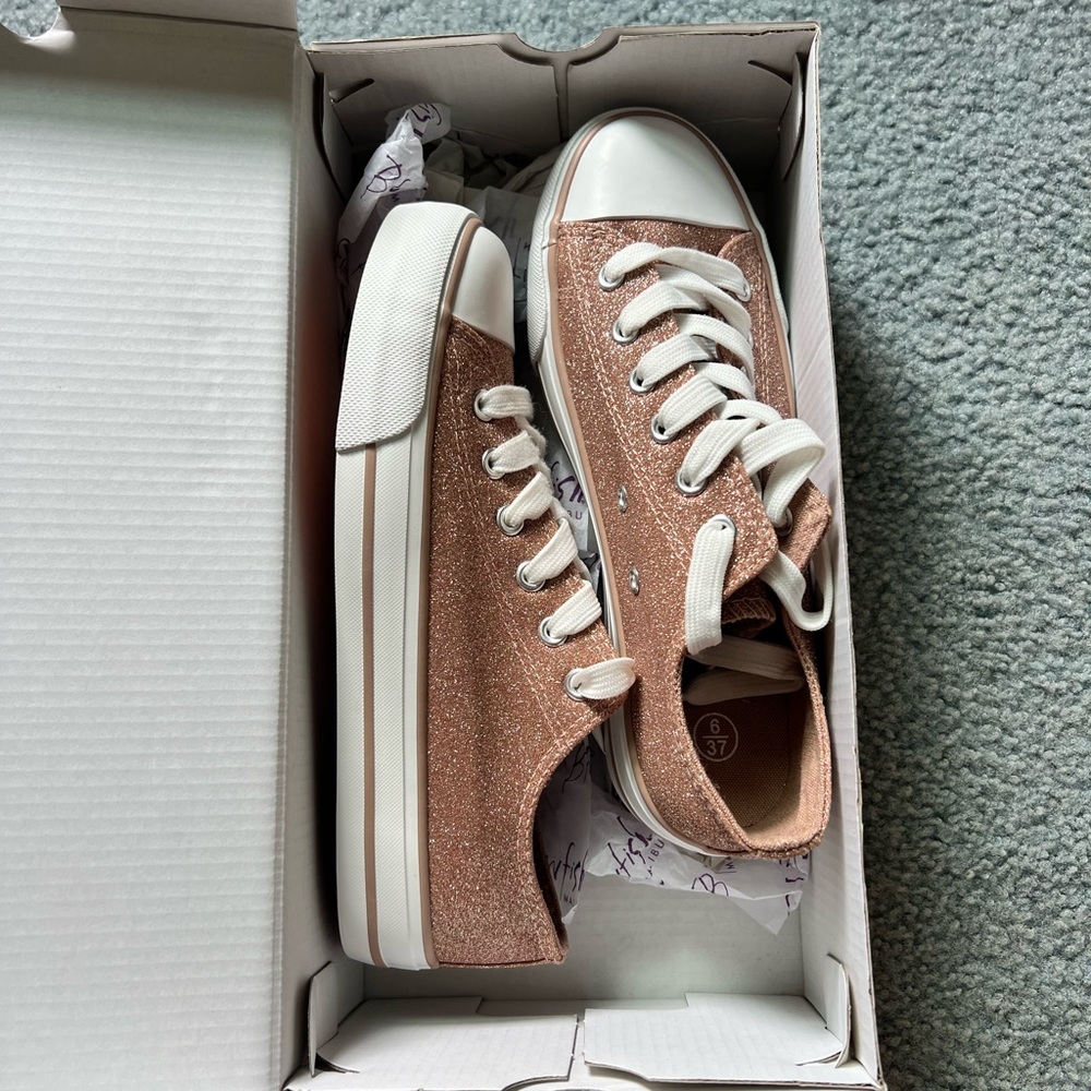 Blowfish sparkled sneakers